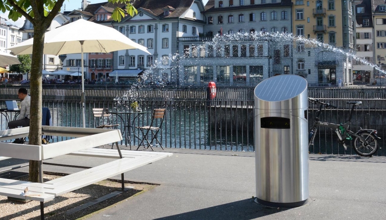 Solar-Presshai Abfallkübel am Mühlenplatz in Luzern (Bild © Abfallhai)